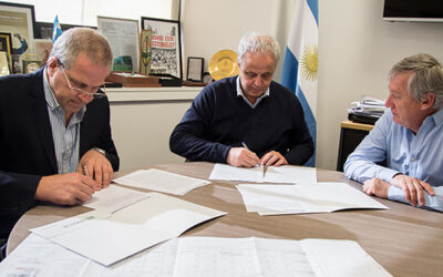 Firma de contrato para la construcción del Espacio de expresión corporal y gimnasia