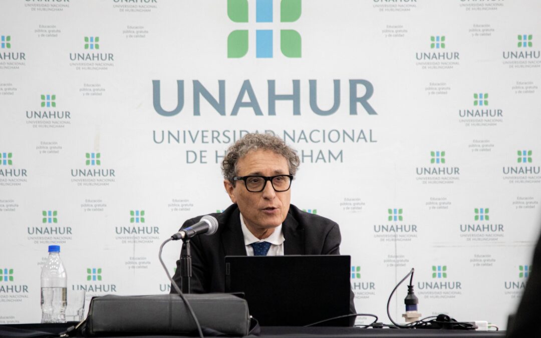 El Dr. Adolfo Roitman brindó una conferencia sobre curaduría en la UNAHUR