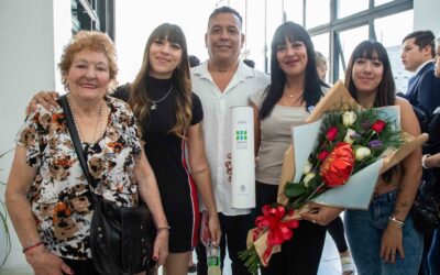 50 nuevos egresados y egresadas de carreras de pregrado recibieron su título