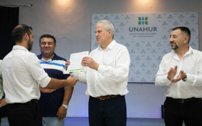 Entrega de certificados de cursos del Centro Tecnológico para el Trabajo y la Producción