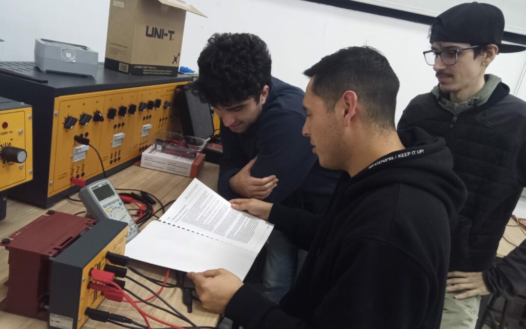 La UNAHUR recibió a estudiantes de la carrera de Ingeniería en Energía de la Universidad Nacional de San Martín (UNSAM)